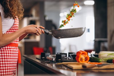 Koken in je eigen keuken: véél beter is dan eten bestellen (en dit is waarom)