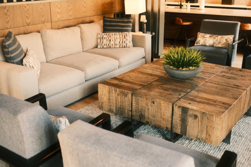 Verschillende houtsoorten mixen in je interieur werkt verrassend goed